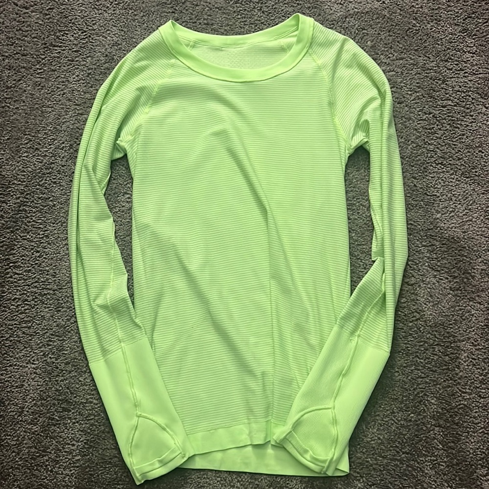 Lululemon swiftly tech long sleeve size 4